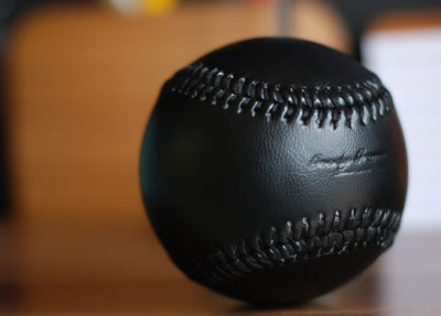 黒い野球ボール　BLACK BASE BALL