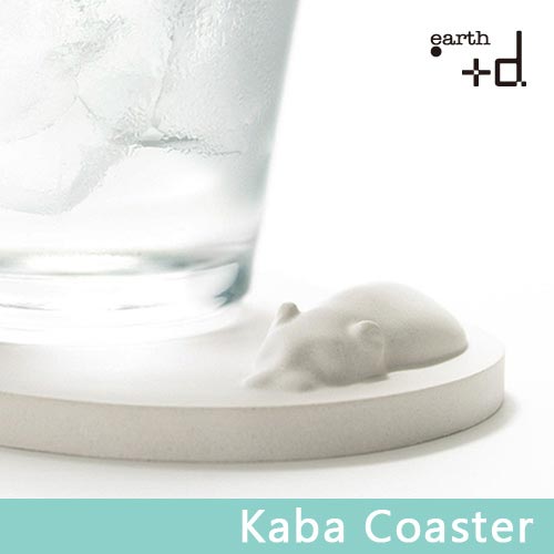 ぷかぷか浮かぶカバのとなりにカップを置く soil kaba coaster（カバコースター）