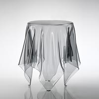 テーブルクロスだけでできたサイドテーブル essey illusion